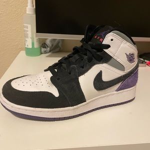 Air Jordan 1 Mid SE Purple